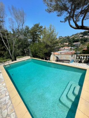 appartement bas de villa avec piscine privée partagée proche bord de mer